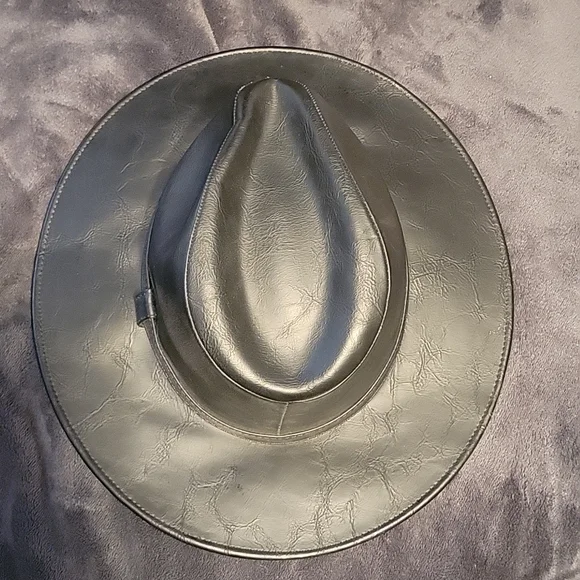 Black Stylish leather Hat - Picture 3 of 7